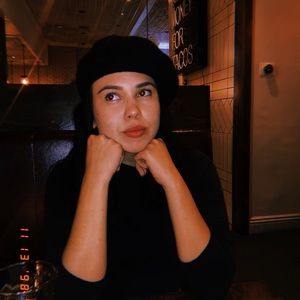 Meet your Posher, Stephania